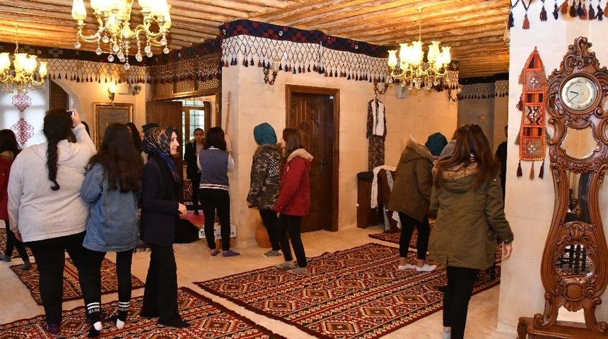 Lise &ouml;ğrencilerinden Adıyaman &Uuml;niversitesine gezi