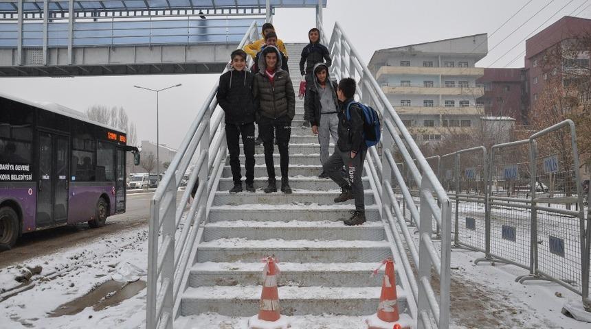 Y&uuml;ksekovalı &ouml;ğrencilerin &uuml;st ge&ccedil;it sevinci