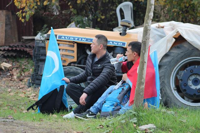 İstanbul'dan Ankara'ya yürüyen 2 Uygur Türkü, Sakarya'da