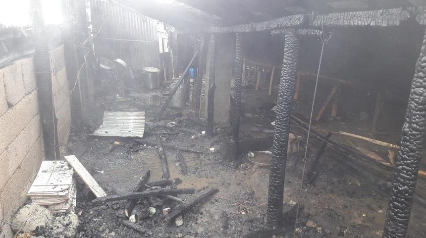 Başkale&rsquo;de &ccedil;atı yangını