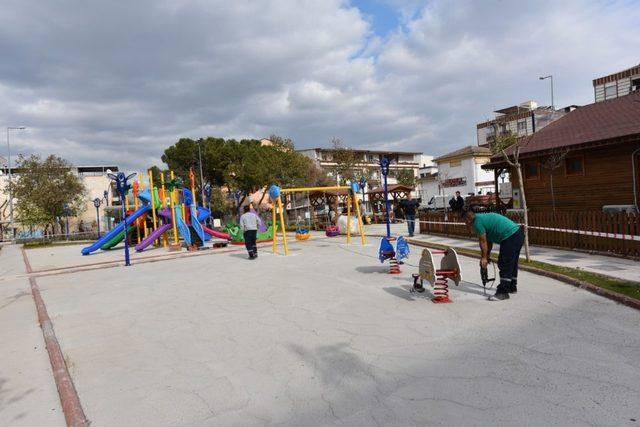 Yunusemre’den ilçeye 60 yeni park