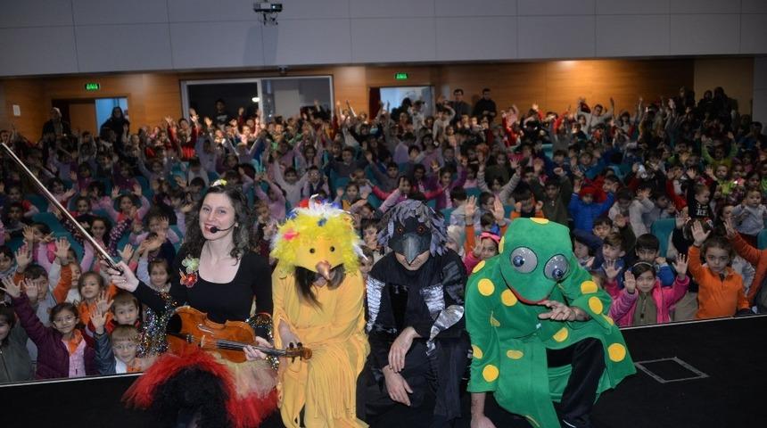 Boz&uuml;y&uuml;k&rsquo;te &ccedil;ocuklar i&ccedil;in &ldquo;Ormanın Sesi&rdquo; sahnelendi