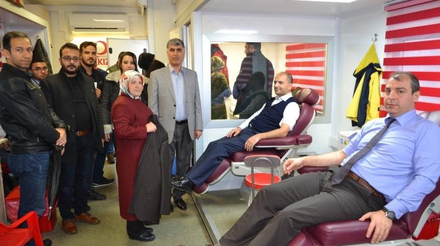 AK Partililer kan ver hayat kurtar&rdquo; kampanyasına katıldı