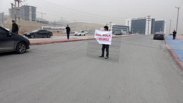 'Protokole uyulmadı' dedi, hastane yolunu tel çitlerle kapattı