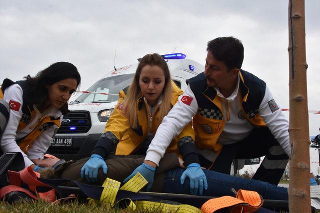 Sağlık görevlileri 'Ambulans Rallisi'nde yarıştı