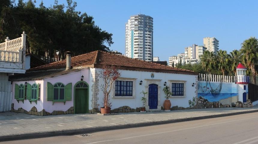 Sahil yolu &uuml;&ccedil; boyutlu resimlerle renkleniyor