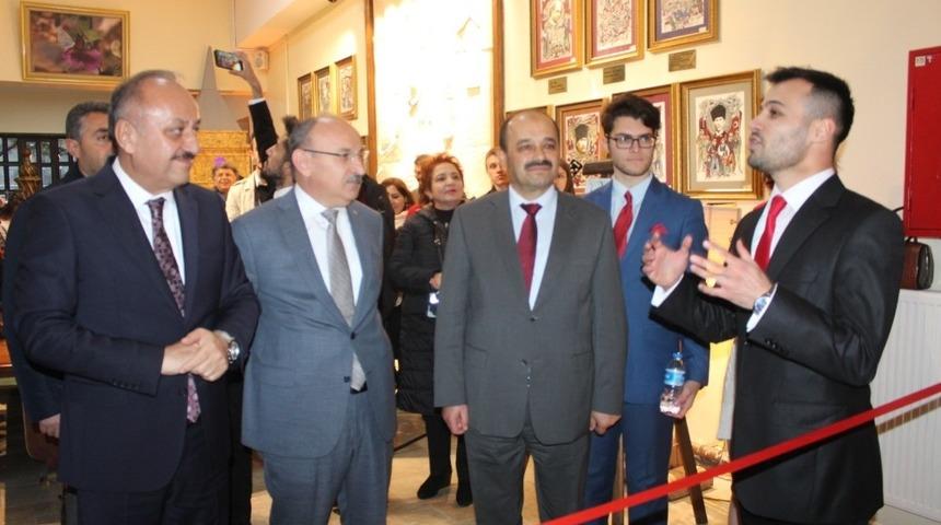 Üniversite öğrencilerinin resim sergisi açıldı