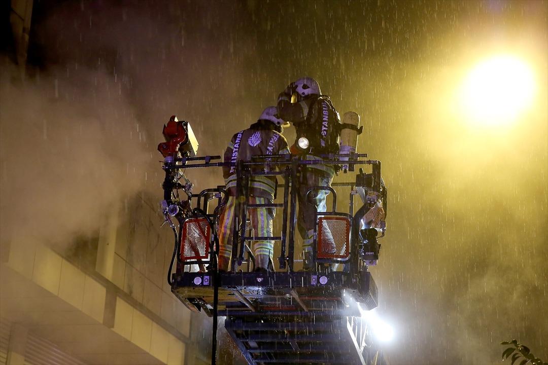 Zeytinburnu'nda &ccedil;ıkan yangın korkuttu 