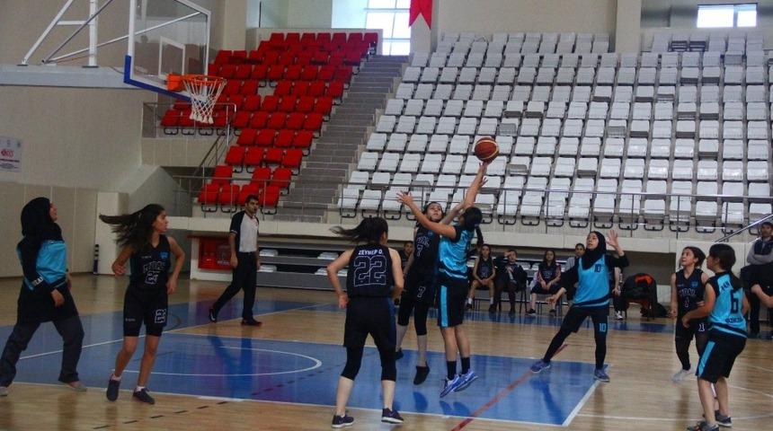Gen&ccedil; Kızlar Basketbol m&uuml;sabakaları başladı