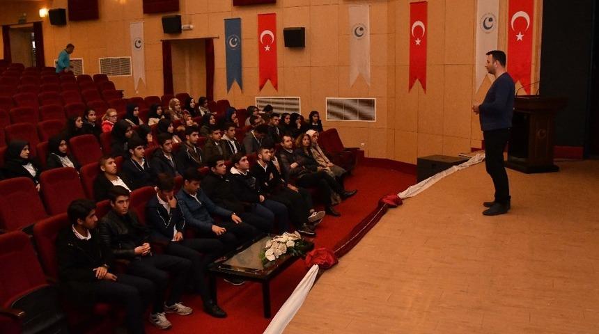 Lise &ouml;ğrencilerine &uuml;niversite tanıtıldı