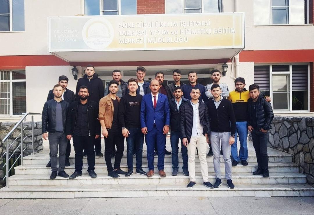 Siirtli gen&ccedil; &ccedil;ift&ccedil;iler, Aydın&rsquo;da tarım ve hayvancılığı &ouml;ğreniyor
