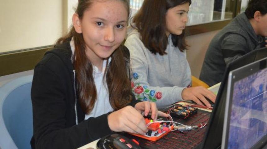 Bisikletinin &ccedil;alınmasından korkan ortaokul &ouml;ğrencisi robotik kodlama projesi geliştirdi