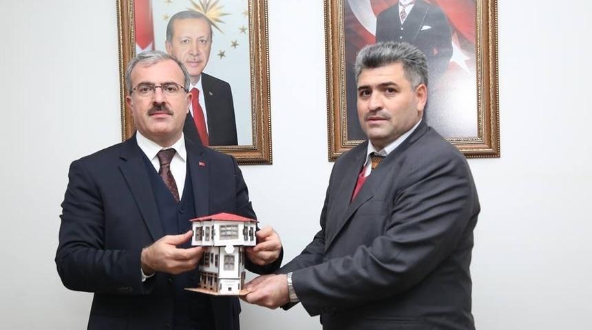 Eskigediz protokol&uuml;nden Vali Toraman&rsquo;a &rsquo;hayırlı olsun&rsquo; ziyareti