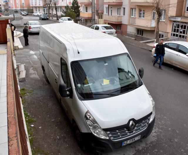 4'üncü kat penceresinden servise bakan öğrenci, minibüsün üzerine düştü