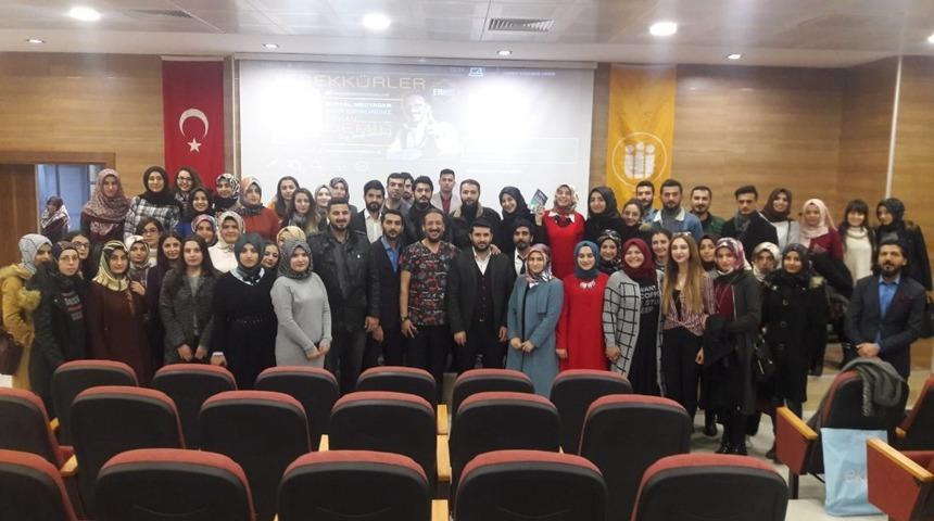 D&uuml;nyanın En Mutlu insanı gen&ccedil;lerle buluştu