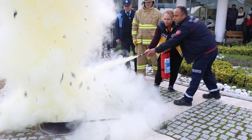 Burhaniye Belediyesi&rsquo;ndeki tatbikat ger&ccedil;eğini aratmadı