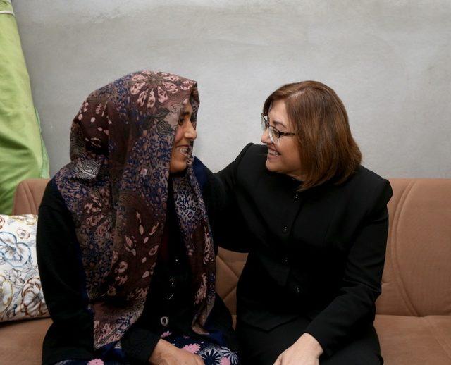 Başkan Fatma Şahin, mahalle sakinleriyle akşam sohbetlerinde