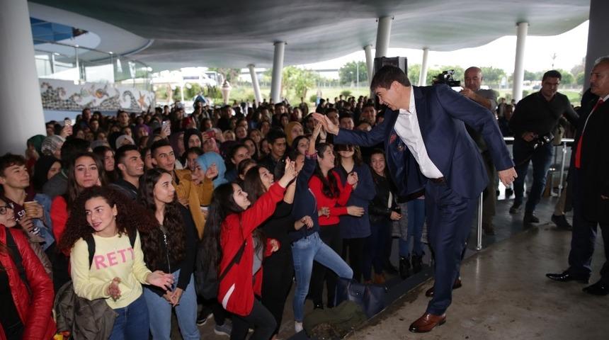 &Ouml;ğrenciler akvaryumda stres attı