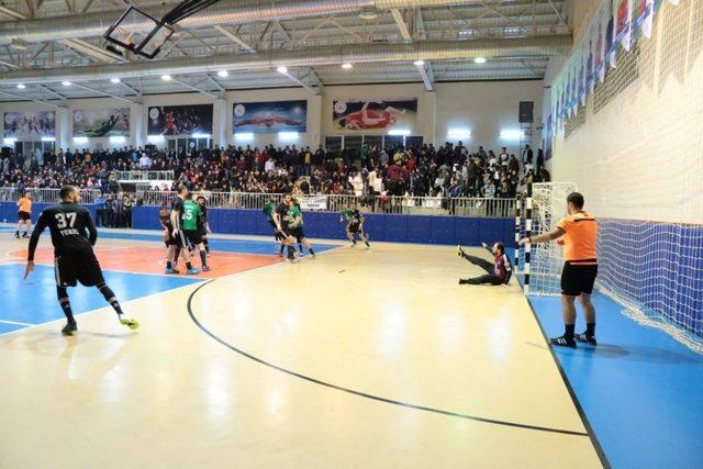 Adıyaman Belediyespor: 30 - Beşiktaş Mogaz: 38