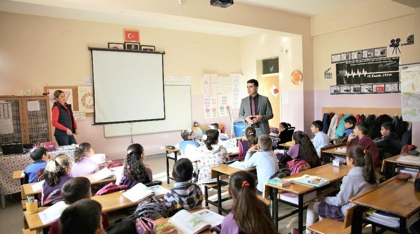 &Ouml;ğrencilere temizlik ve &ccedil;evre bilinci aşılanıyor