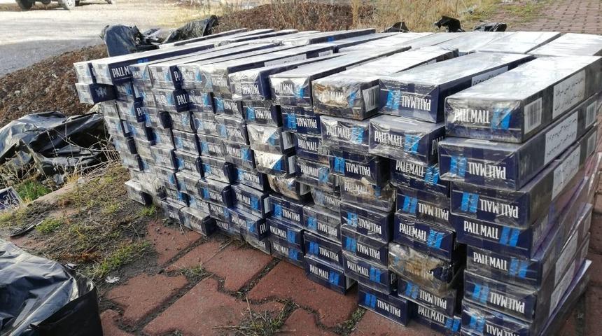 Sigara ka&ccedil;ak&ccedil;ısı iki İranlı yakalandı