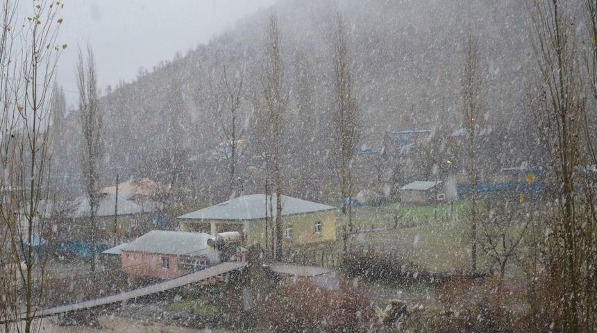 Beyt&uuml;şşebap&rsquo;ta kar yağışı etkili oldu