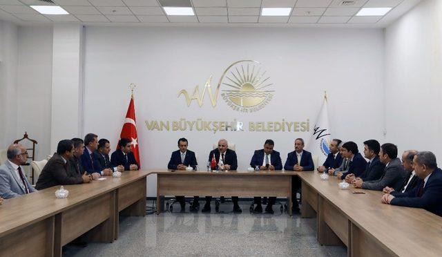 Vali Zorluoğlu, büyükşehir belediyesine veda etti