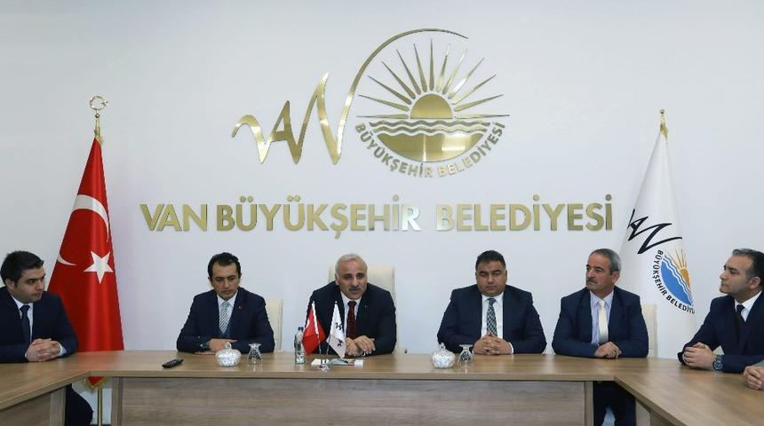 Vali Zorluoğlu, büyükşehir belediyesine veda etti