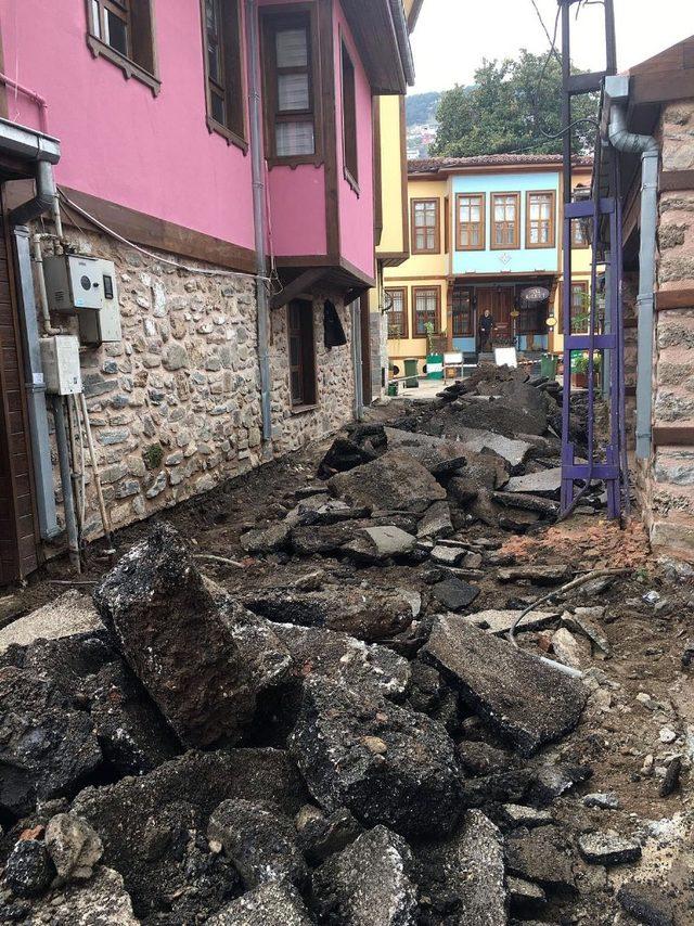 Oruçbey Caddesi’nde örnek çalışma