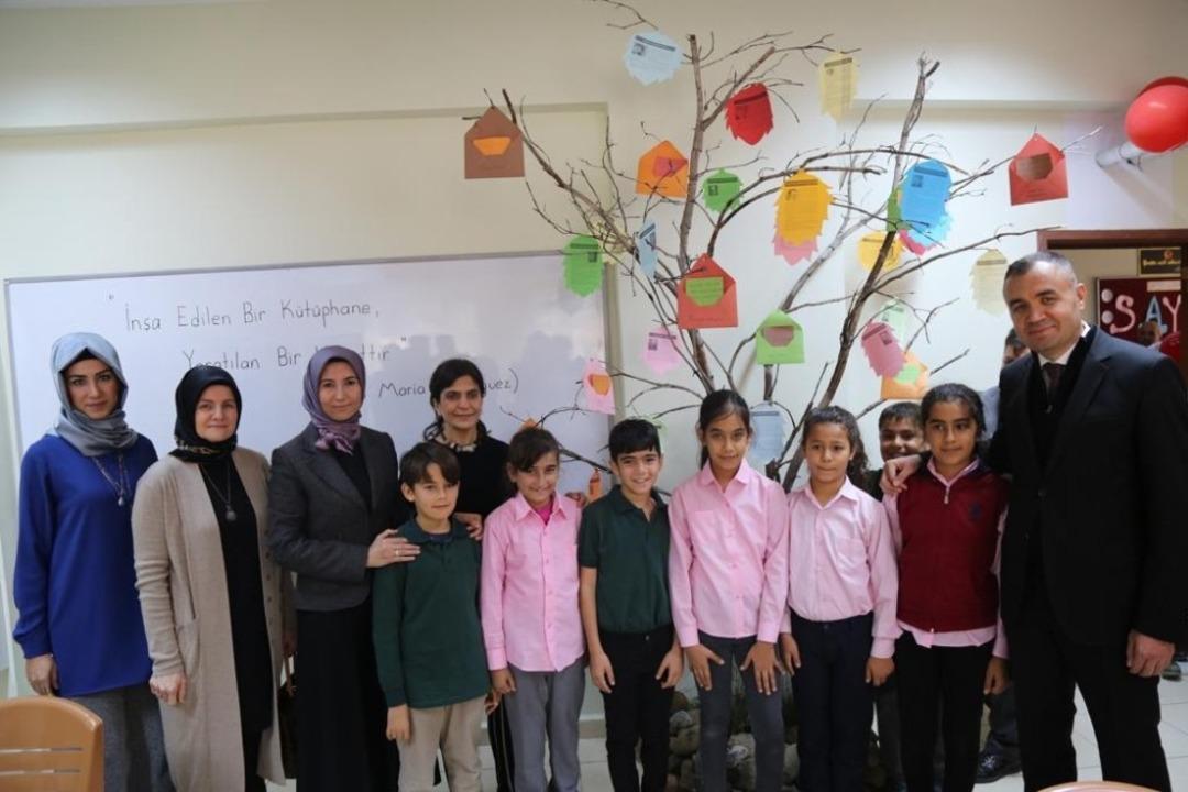 Hatay KADEM ortaokul &ouml;ğrencileri i&ccedil;in k&uuml;t&uuml;phane oluşturdu