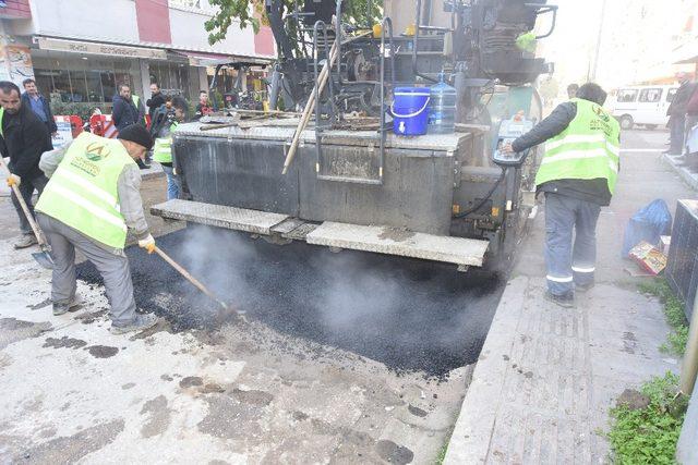 Yeni Mahalle’nin yolları asfaltlanıyor