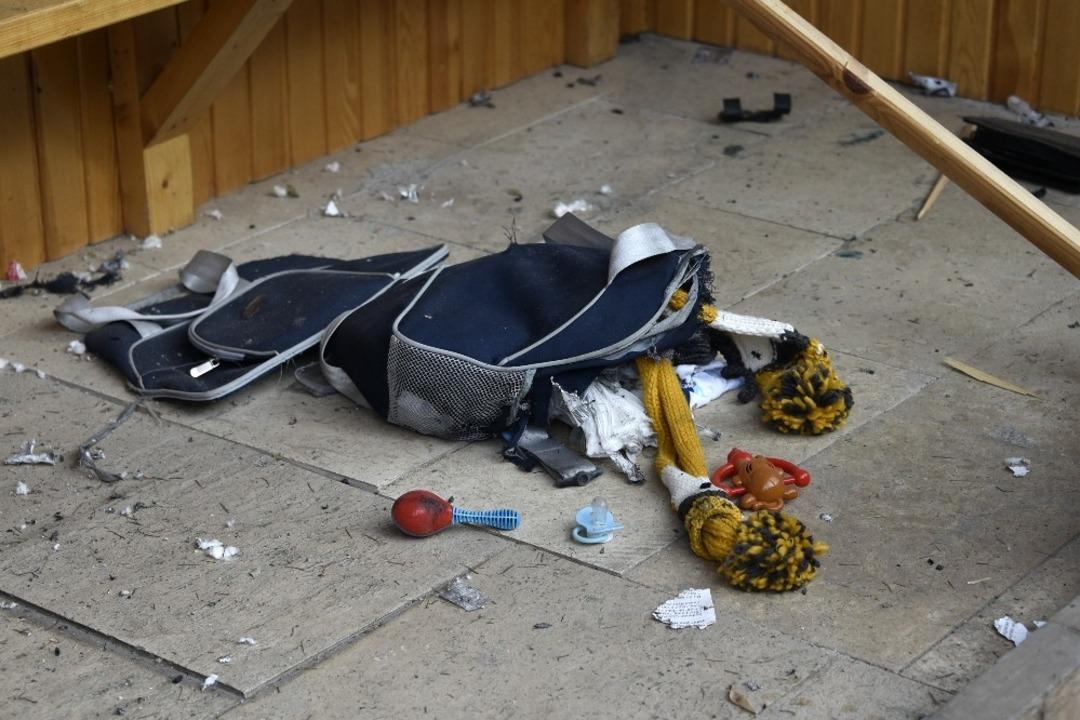 G&uuml;m&uuml;şhane&rsquo;de ş&uuml;pheli &ccedil;antadan elbise ve oyuncak &ccedil;ıktı