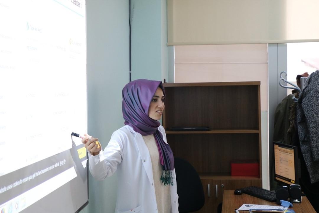 Yeni bir dil &ouml;ğrenmenin ayrıcalığı SAMEK&rsquo;lerde yaşanıyor