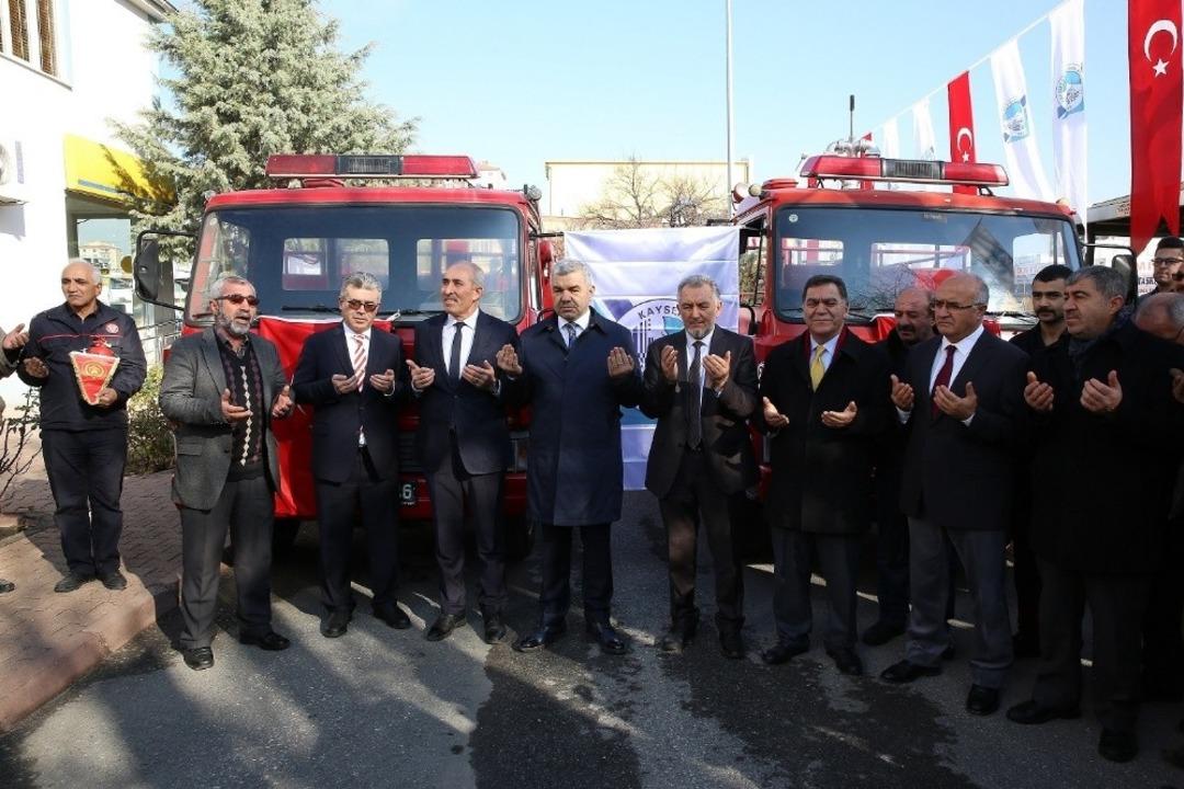 B&uuml;y&uuml;kşehir Belediyesi Oto Sanatkarlar Odası&rsquo;na itfaiye aracı hibe etti