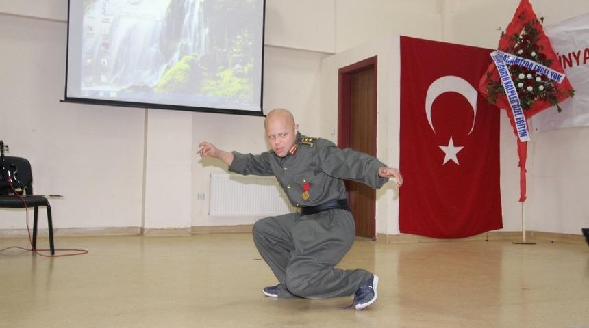 Engelliler g&ouml;n&uuml;llerince eğlendi