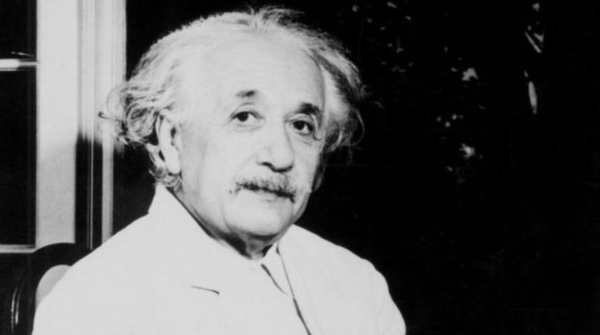  Einstein'ın "Tanrı mektubu" 2,9 milyon dolara satıldı