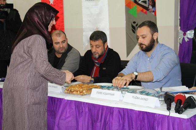 Nineler torunlarıyla yaptıkları yöresel yemekleri yarıştırdı