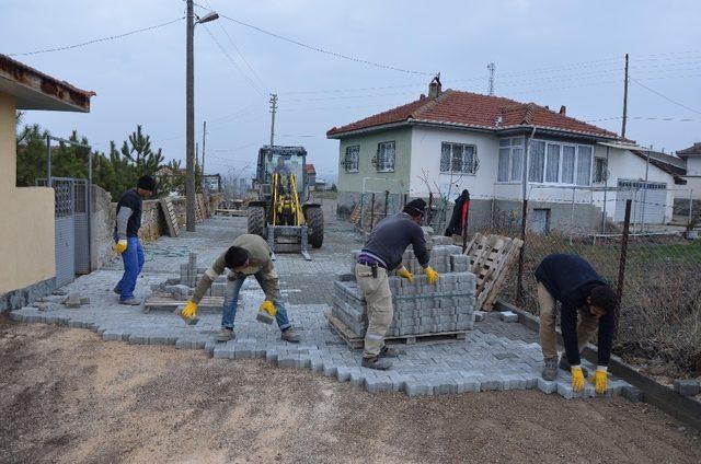 Seyitgazi’de kilit taşı döşeme çalışmaları