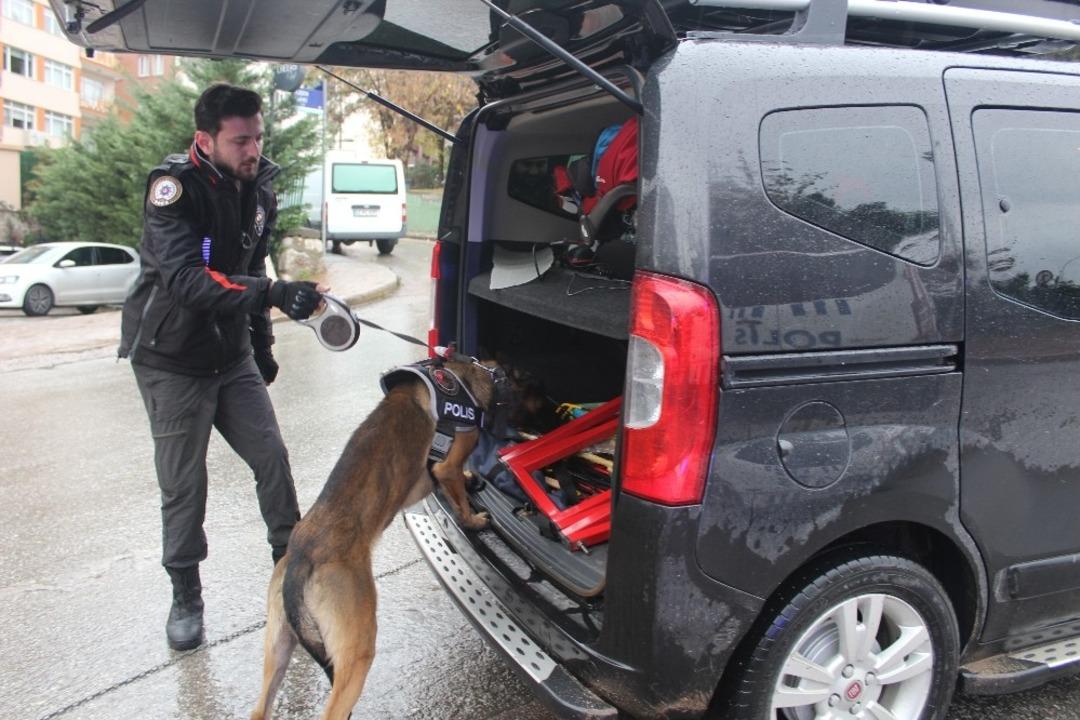 Polis ekiplerinden İzmit genelinde huzur uygulaması