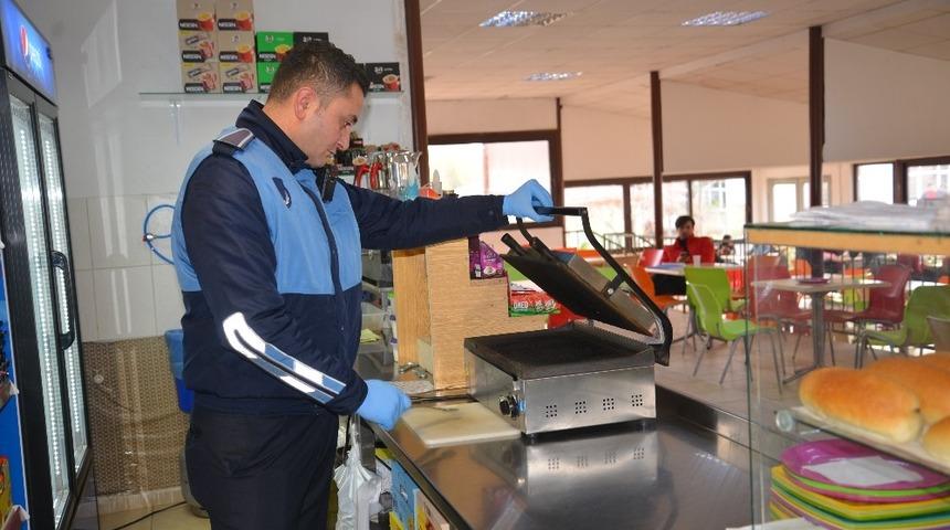 &Ouml;ğrencilerin sağlığı i&ccedil;in okul kantinlerinde kapsamlı denetim