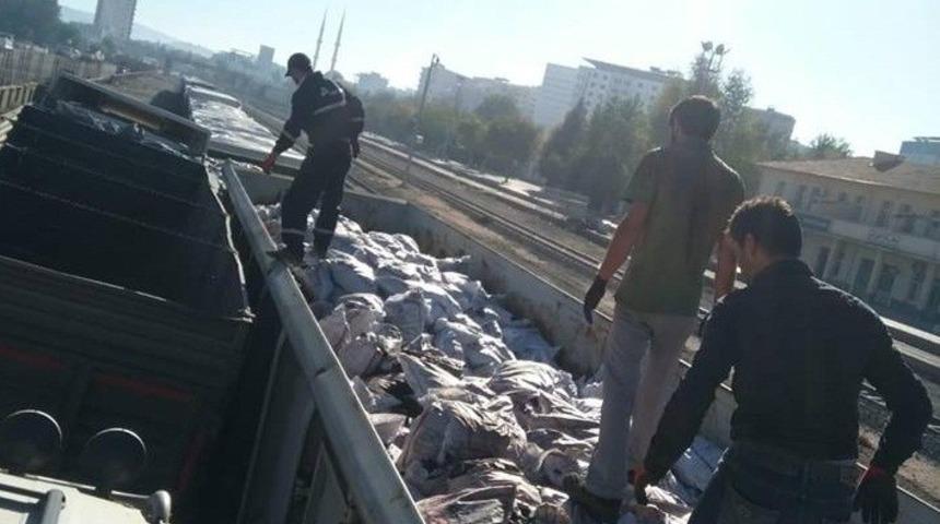 Beyt&uuml;şşebap&rsquo;ta k&ouml;m&uuml;r yardımı yapıldı