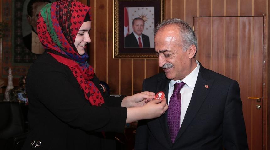 Güçlü İyiliğin Mimarı Revzanur Eker’den Rektör Çomaklı’ya ziyaret