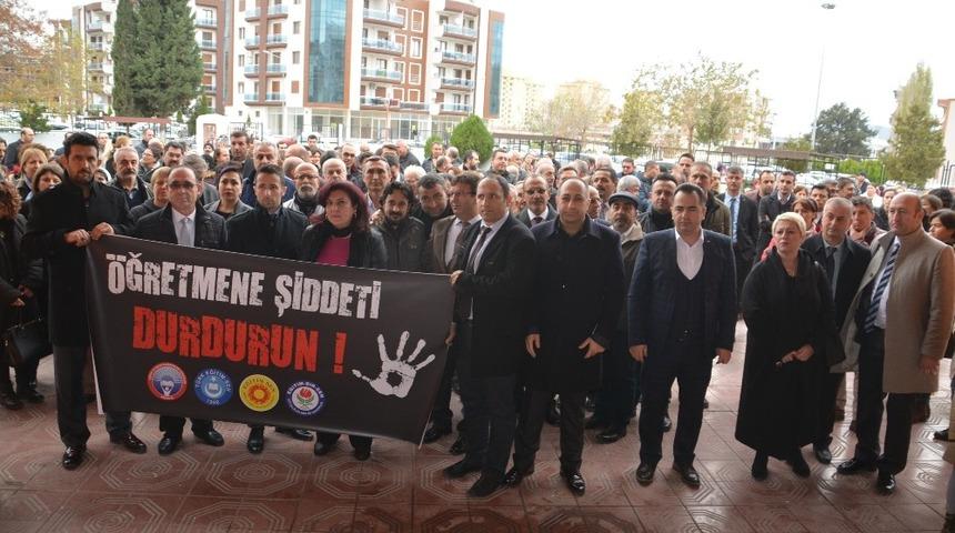 Okulda &ouml;ğrenci şiddetine sendikalardan tepki