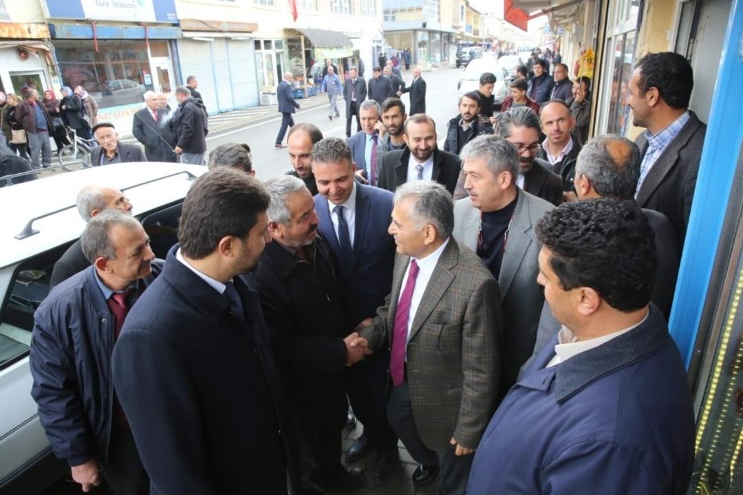 Başkan B&uuml;y&uuml;kkılı&ccedil; Sarız ve Pınarbaşı&rsquo;nı ziyaret etti