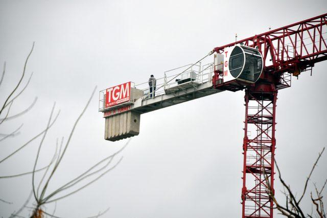 60 metre y&uuml;kseklikteki vin&ccedil; &uuml;zerinde namaz kıldı 1