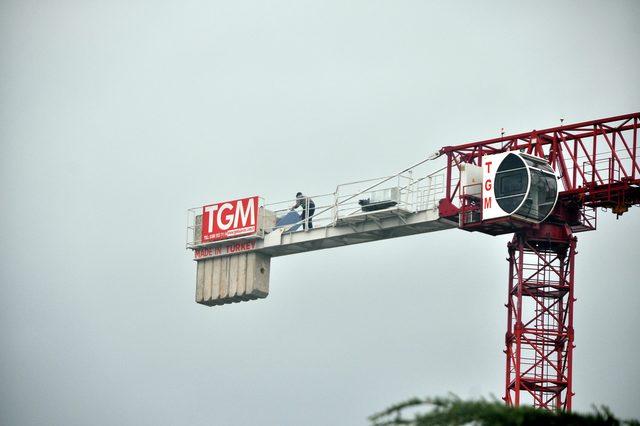 60 metre y&uuml;kseklikteki vin&ccedil; &uuml;zerinde namaz kıldı 2