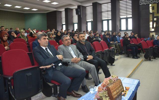 İlahiyat Fakültesi öğrencileri hadis ezberlemede yarıştı