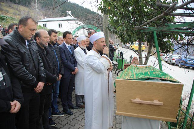 Hollanda'da annesini kurtarmaya çalışırken ölen Erdem, toprağa verildi