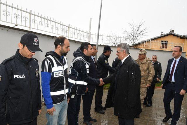 Vali Aykut Pekmez Çelikhan ilçesinde incelemelerde bulundu