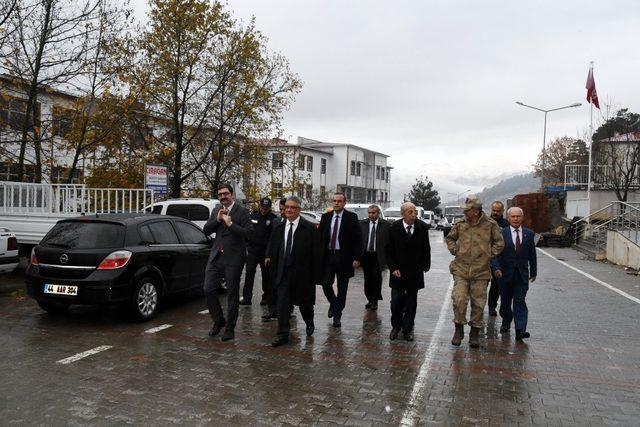 Vali Aykut Pekmez Çelikhan ilçesinde incelemelerde bulundu